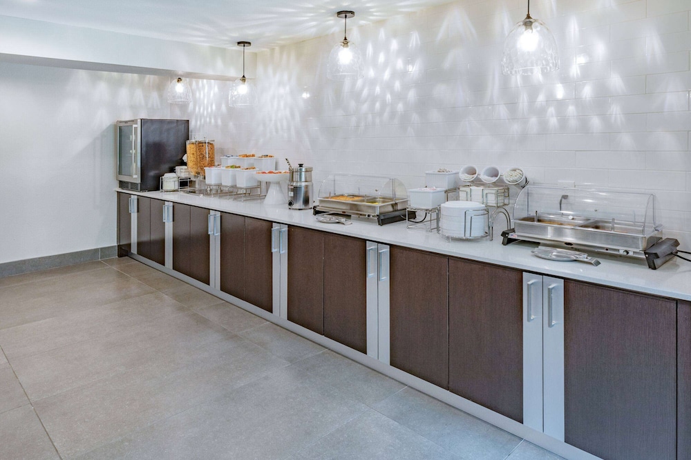 La Quinta Inn & Suites by Wyndham Houston Southwest 32/42