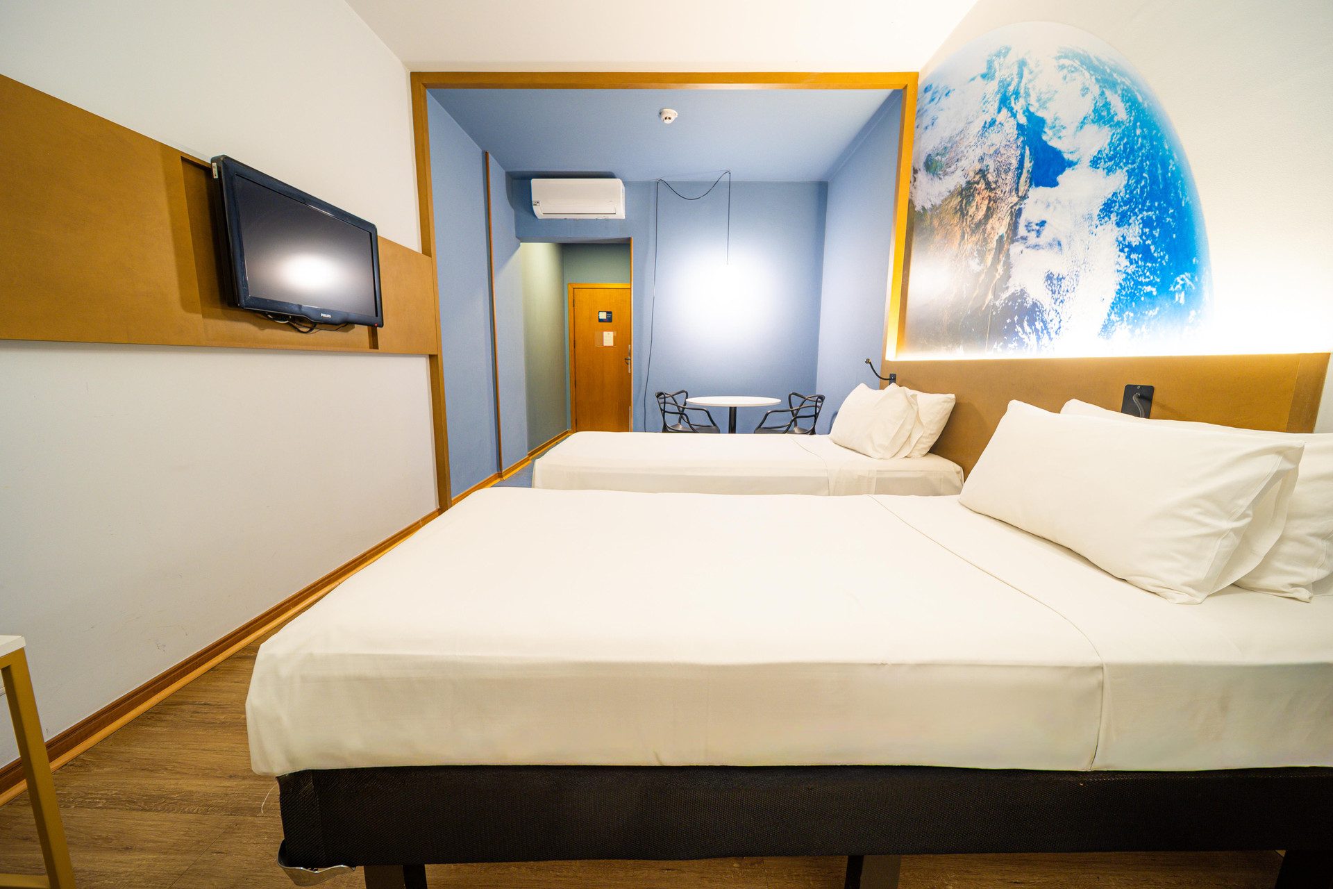 Standard, Twin Beds, Street View