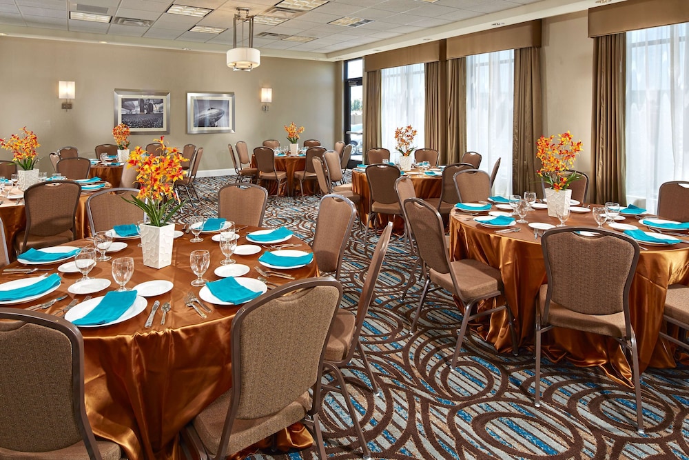 Hilton Garden Inn Los Angeles Redondo Beach 38/48
