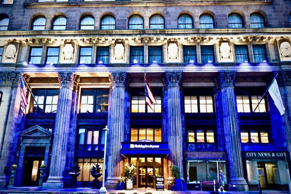 HOLIDAY INN EXPRESS CLEVELAND DOWNTOWN 2/59