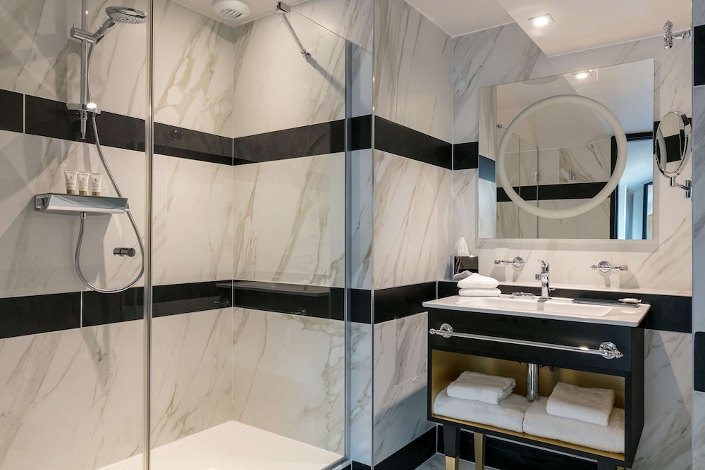 Niepce Paris Curio Collection By Hilton 7/39