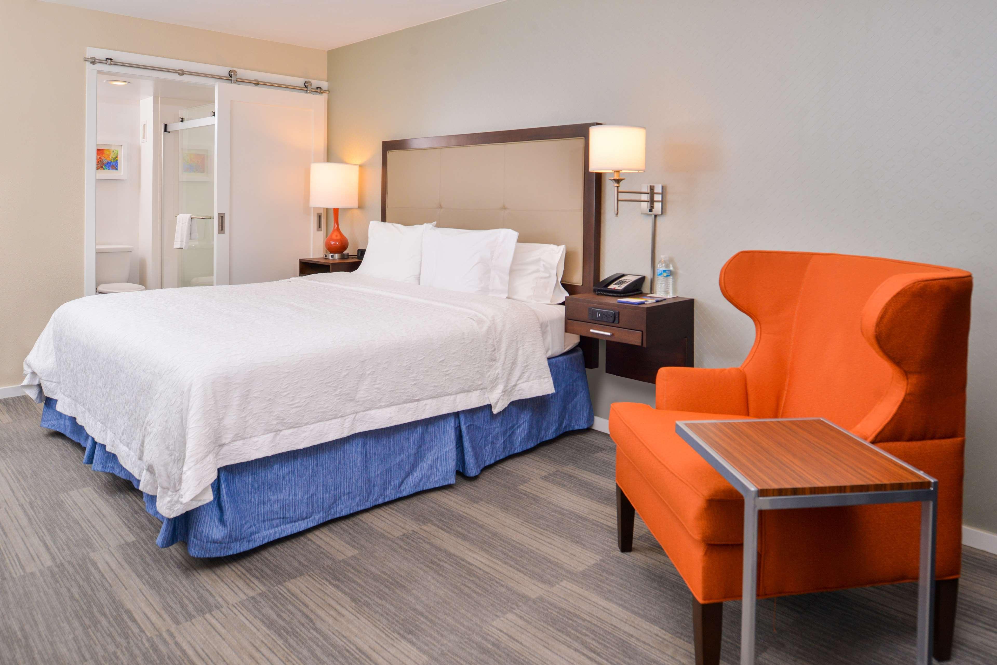 ROOM, KING BED