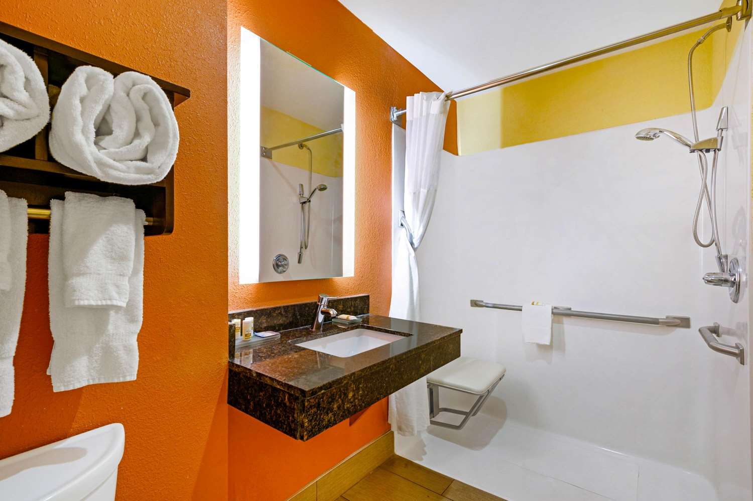 La Quinta Inn and Suites by Wyndham Florence 46/47