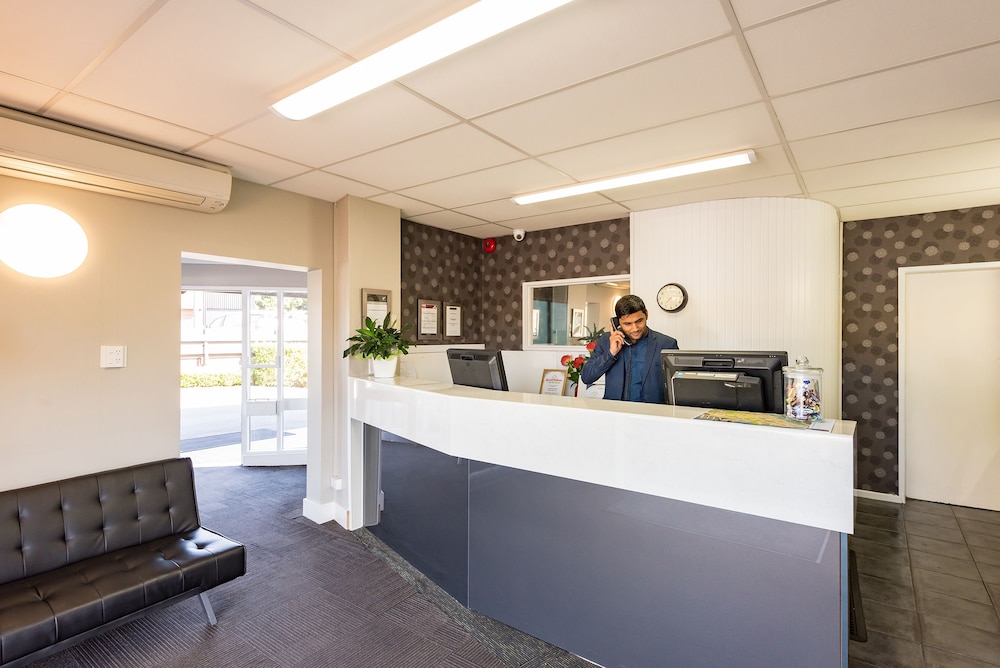 Heartland Ambassador Hotel Hamilton 12/49