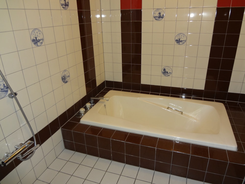 Royal Hotel Uohachi Bettei 28/30
