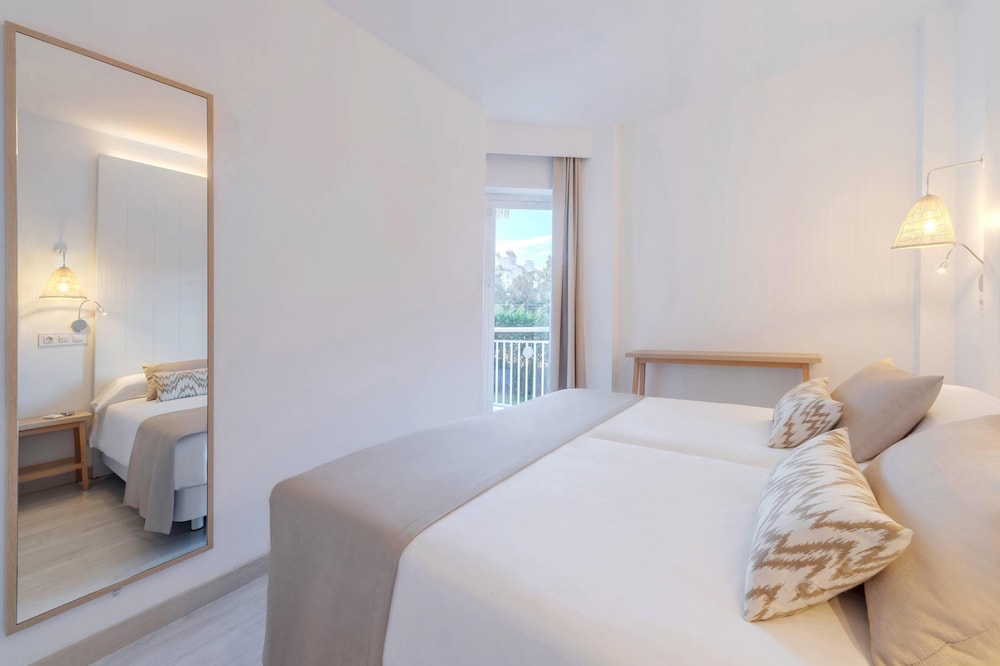 1 BEDROOM, SUPERIOR, APARTMENT
