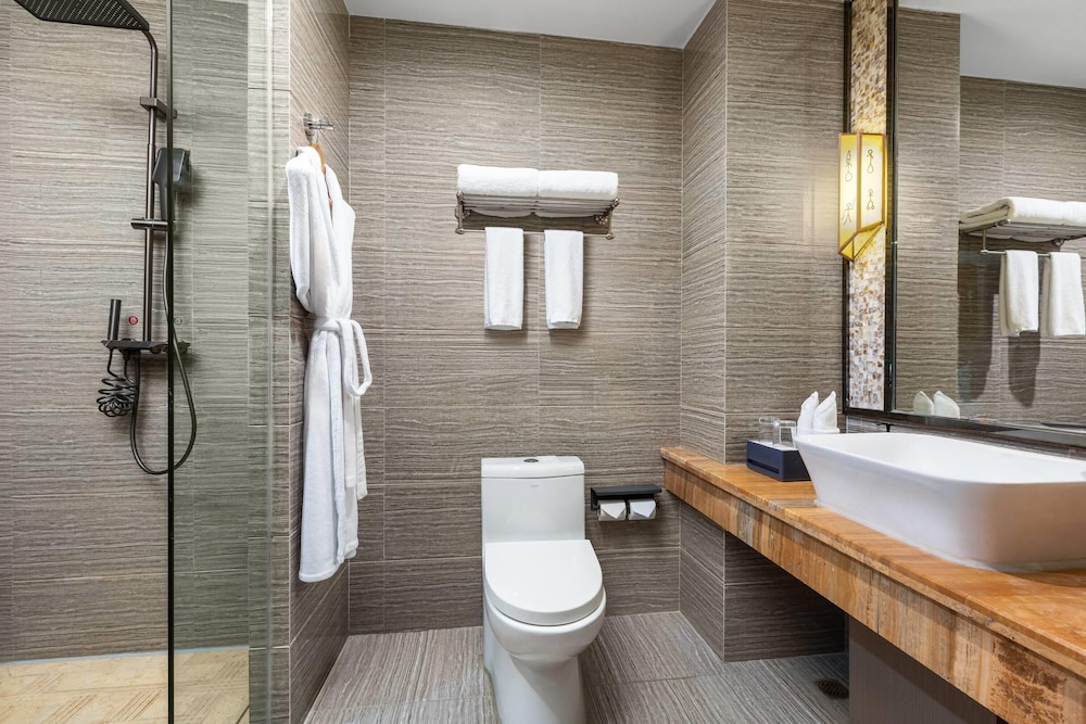 Days Hotel by Wyndham Lijiang Gucheng 25/26