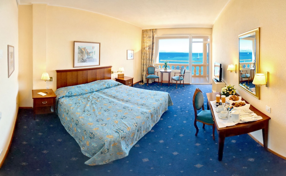 Corfu Palace Hotel 24/66