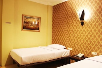 Twins Hotel Manggadua 18/65