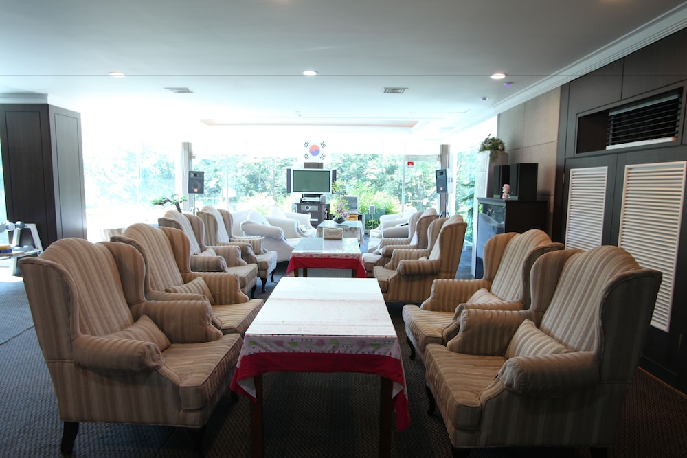 Valentine Hotel 37/47