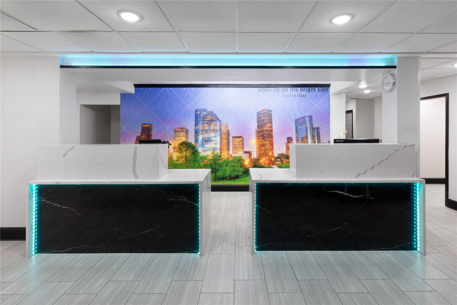 La Quinta Inn & Suites by Wyndham Houston Bush IAH South 7/46