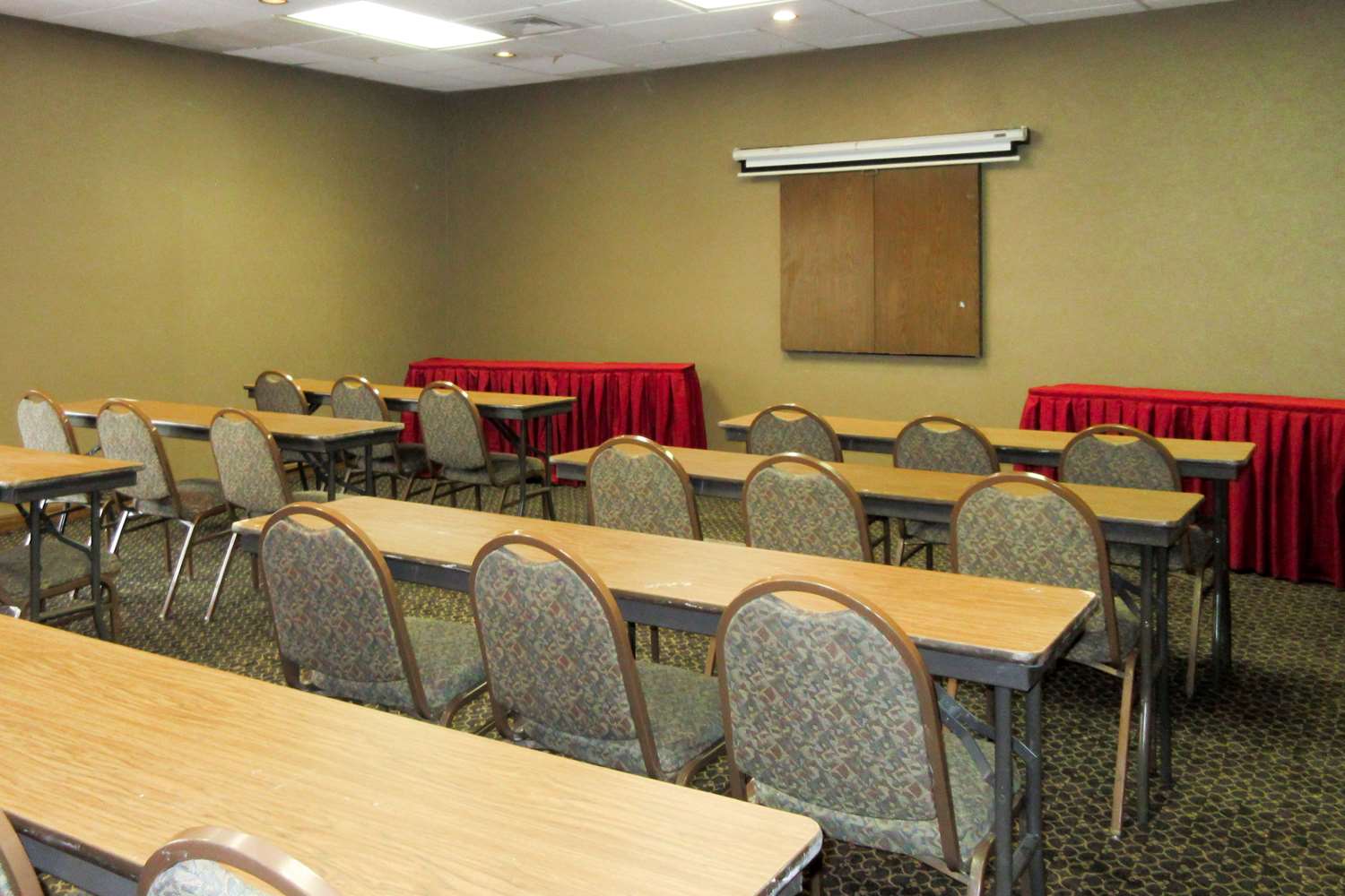Quality Inn and Suites Downtown University Area 13/16