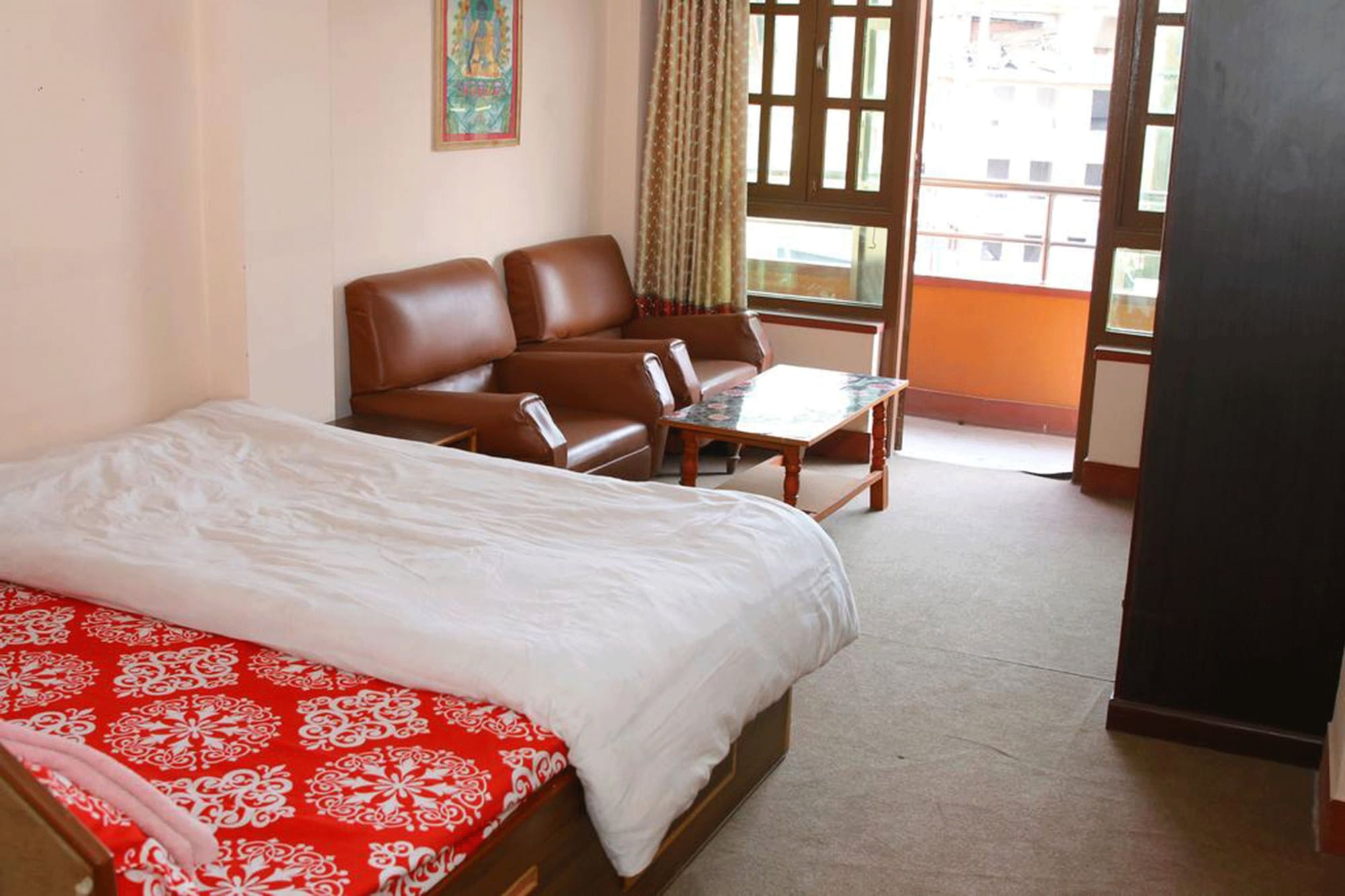 ROOM, TWIN BEDS