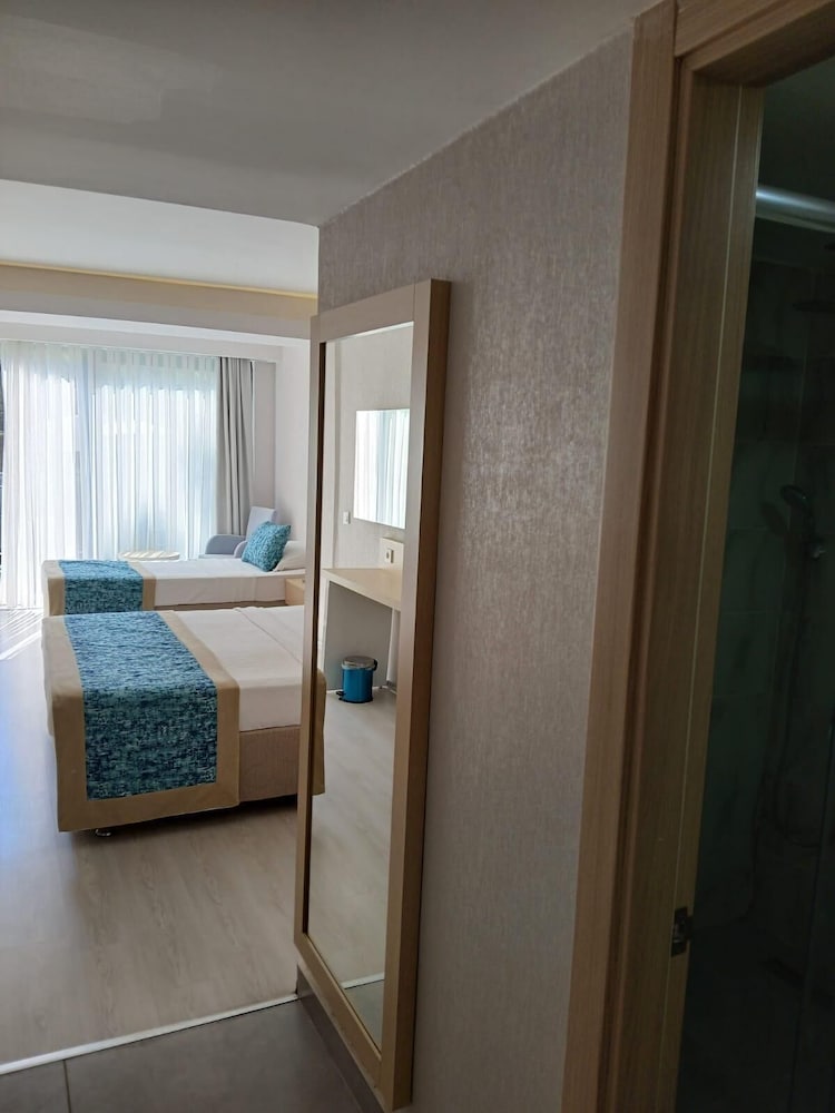 Pirates Park Resort 26/55