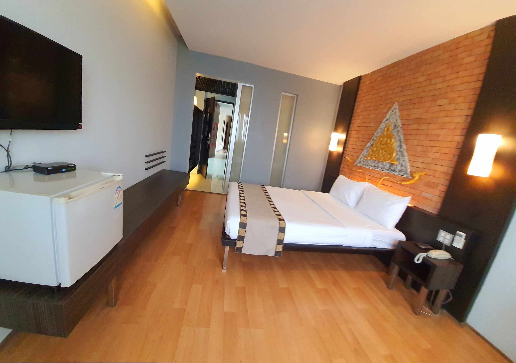 DELUXE, DOUBLE BED