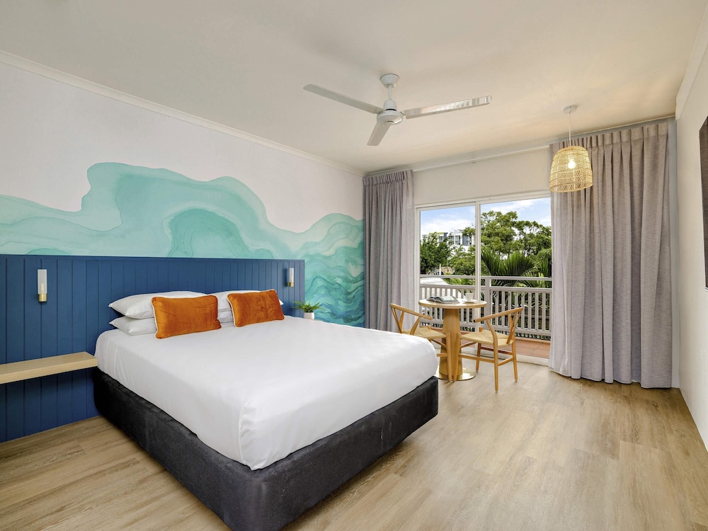 Mercure Cairns 13/64