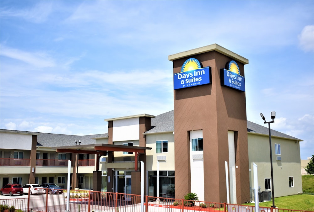 Days Inn & Suites By Wyndham Downtown/University Of Houston 2/60