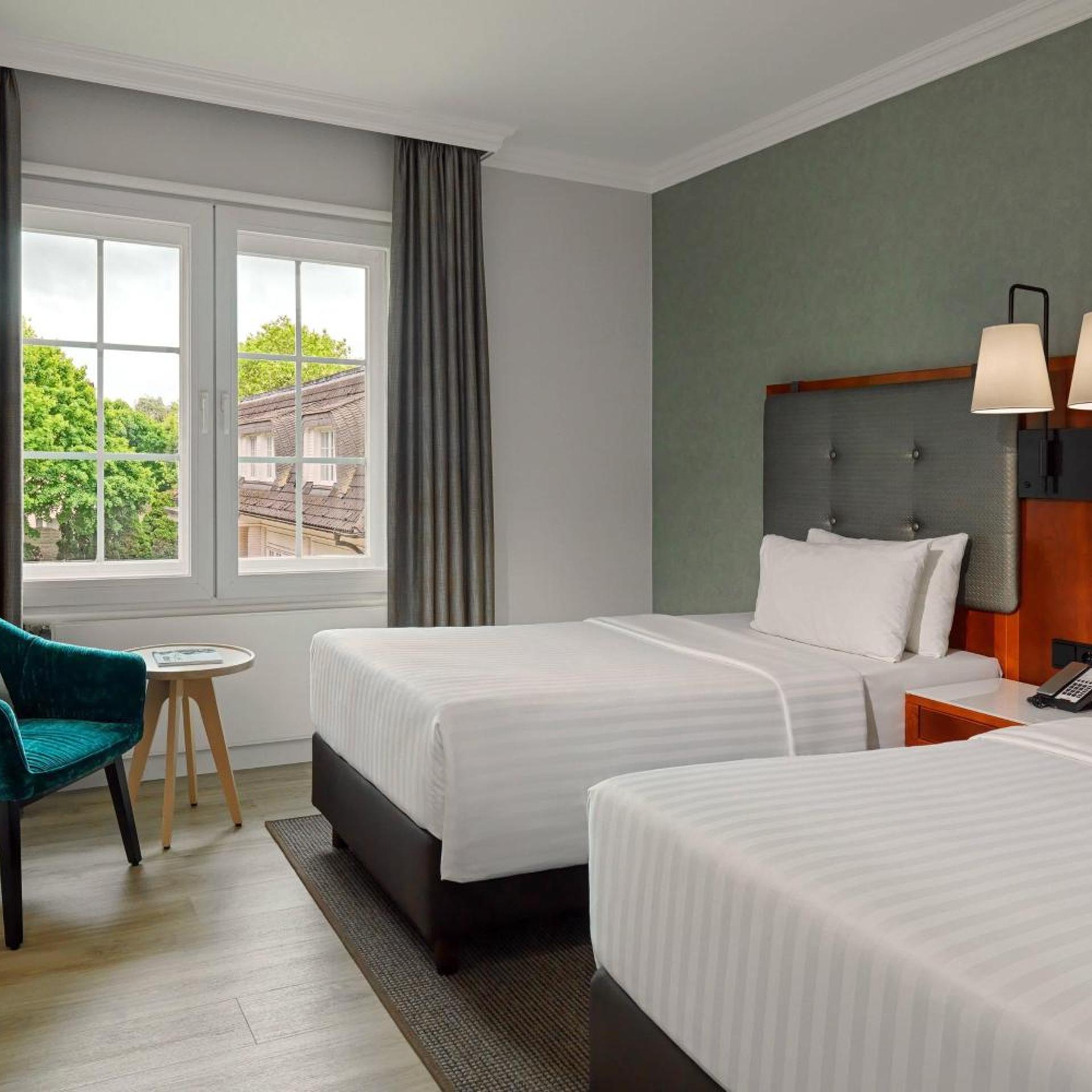 Courtyard, Single Bed