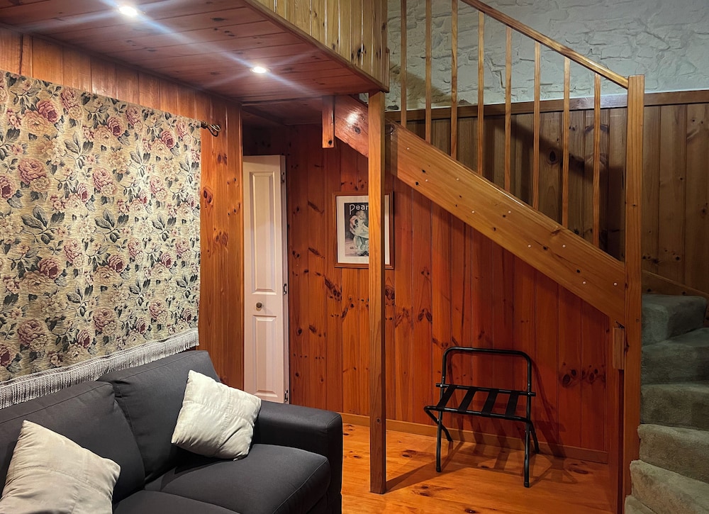 The Lodge On Elizabeth 35/50