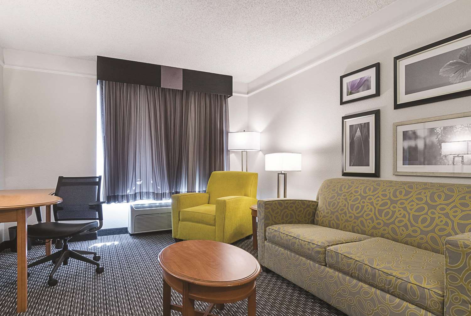 La Quinta Inn & Suites by Wyndham Univ Area Chapel Hill 56/67