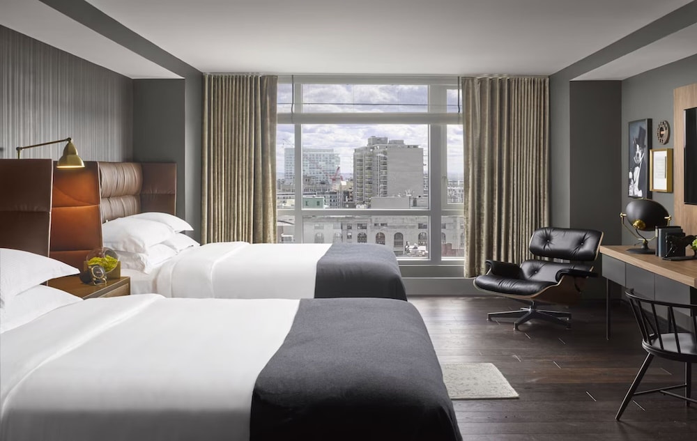 STANDARD, 2 QUEEN BEDS, BATHTUB, ACCESSIBLE