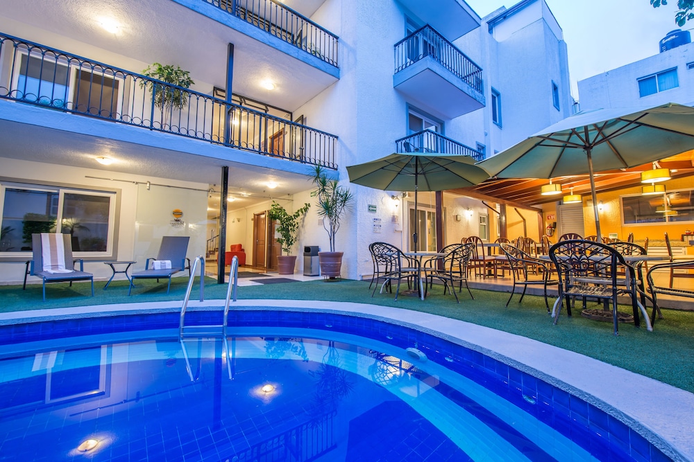 DEL MARQUES HOTEL AND SUITES 6/53