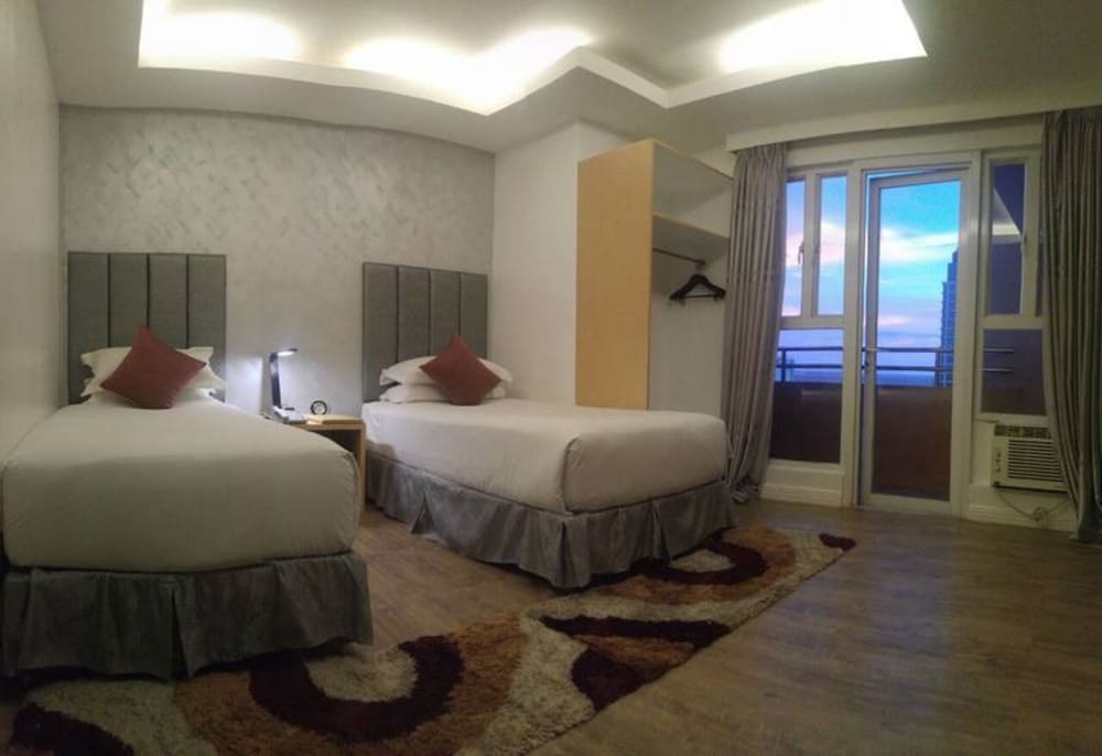 Regency Grand Suites 11/66