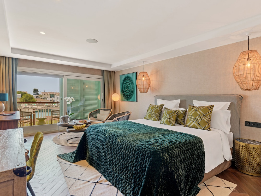 GARDEN, BOHO, KING BED
