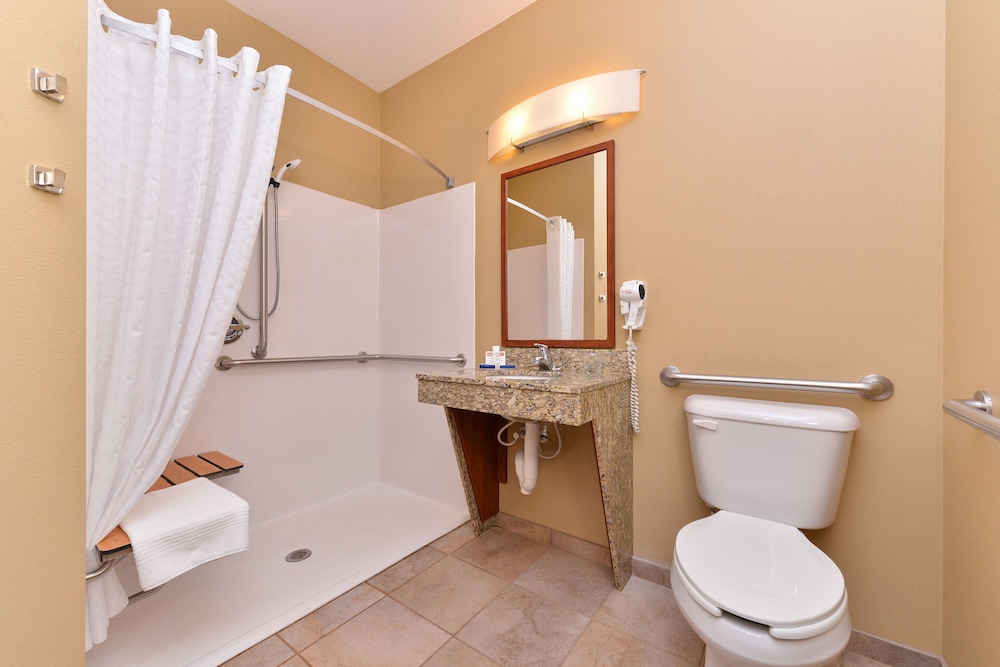 CANDLEWOOD SUITES WILLISTON 13/77