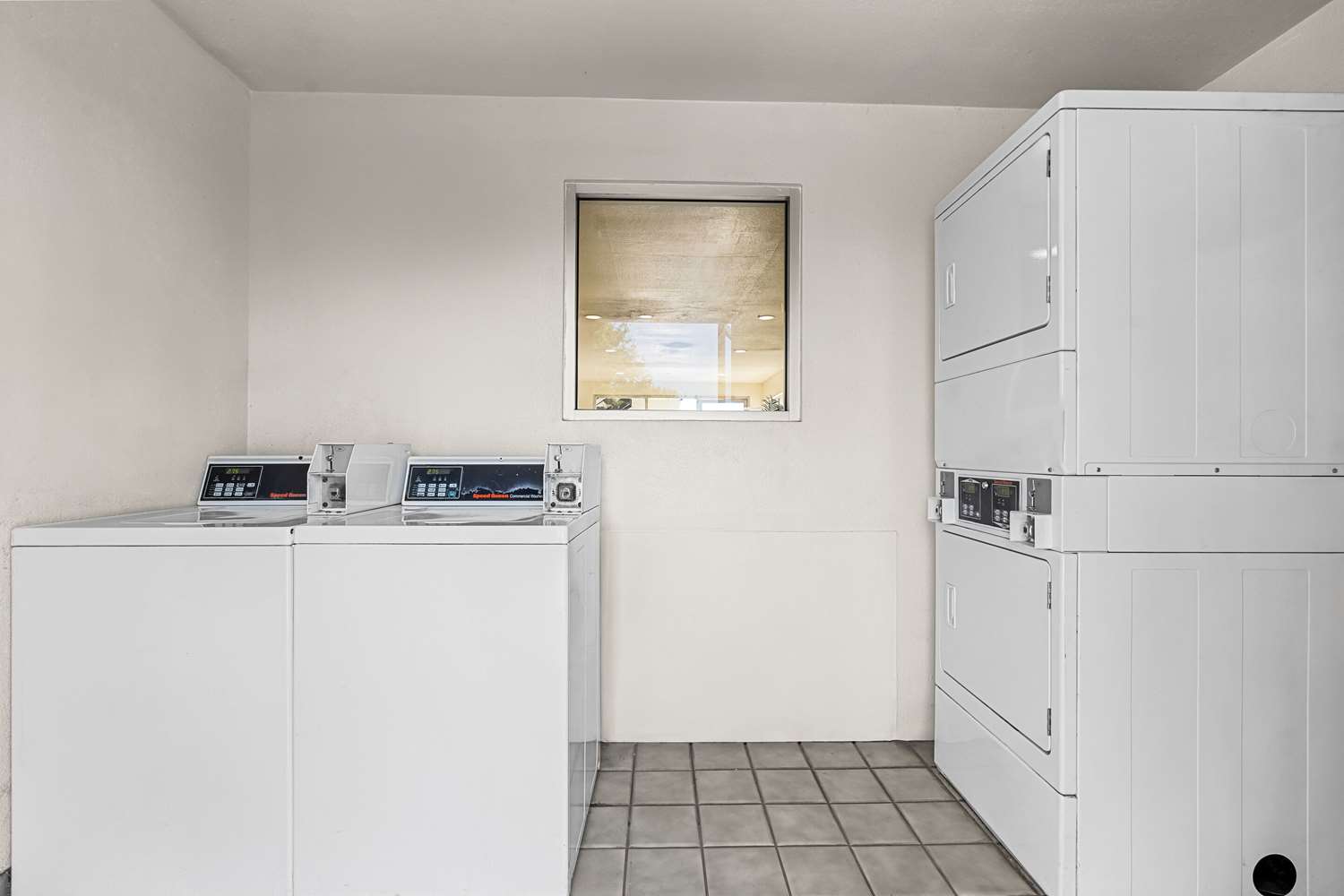 Econo Lodge Stockton near I-5 Fairgrounds 10/21