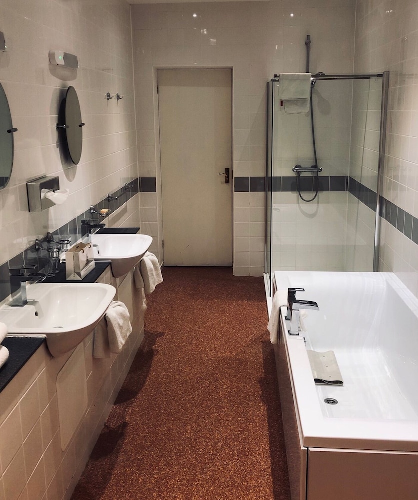 Royal Hotel Scarborough 28/74