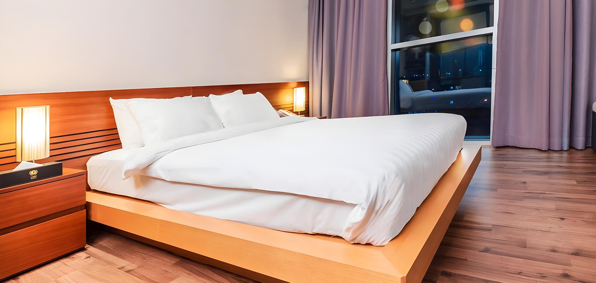 Hollywood, Executive, Queen Bed