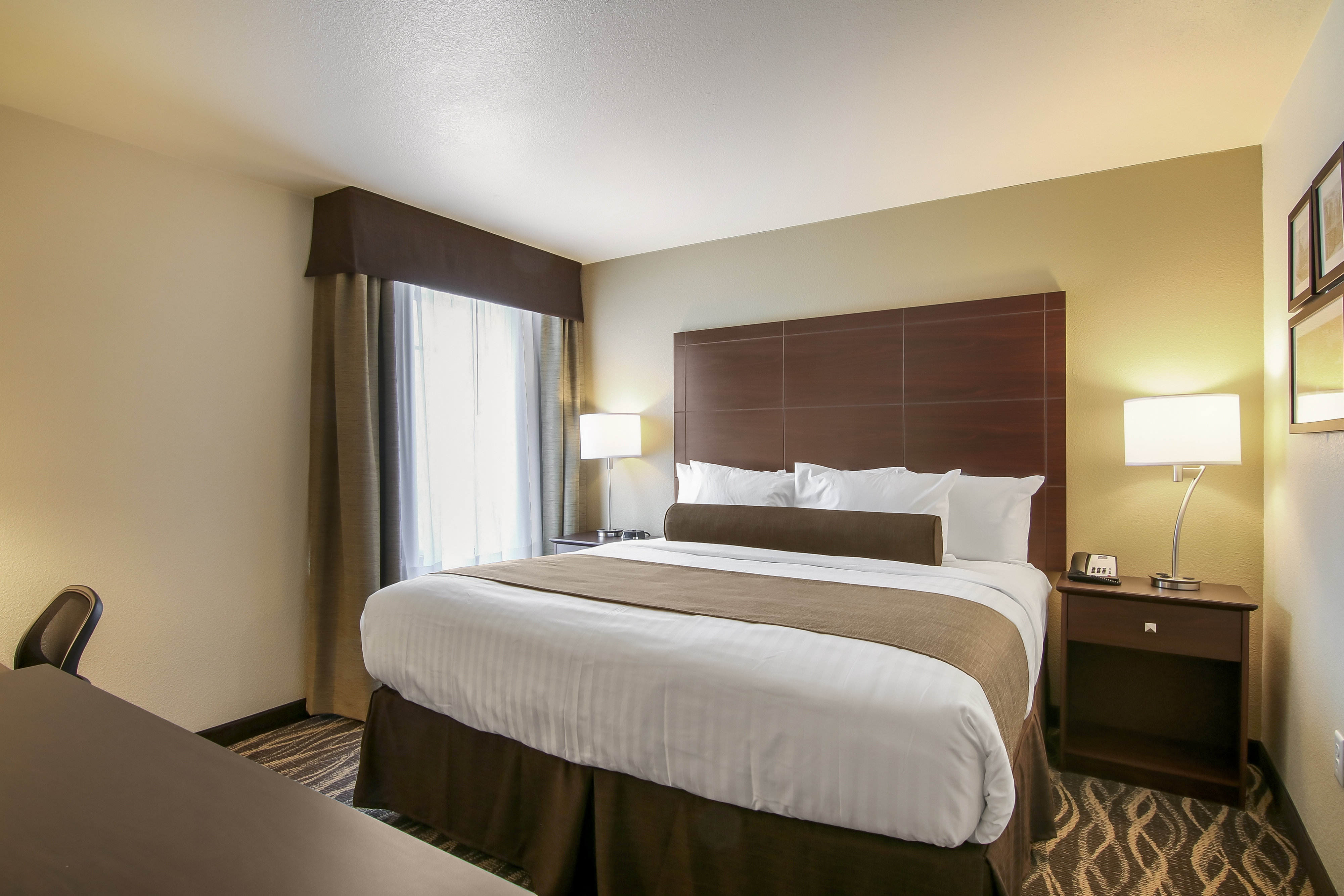 Cobblestone Inn & Suites at UW Stout Downtown Menomonie 15/54