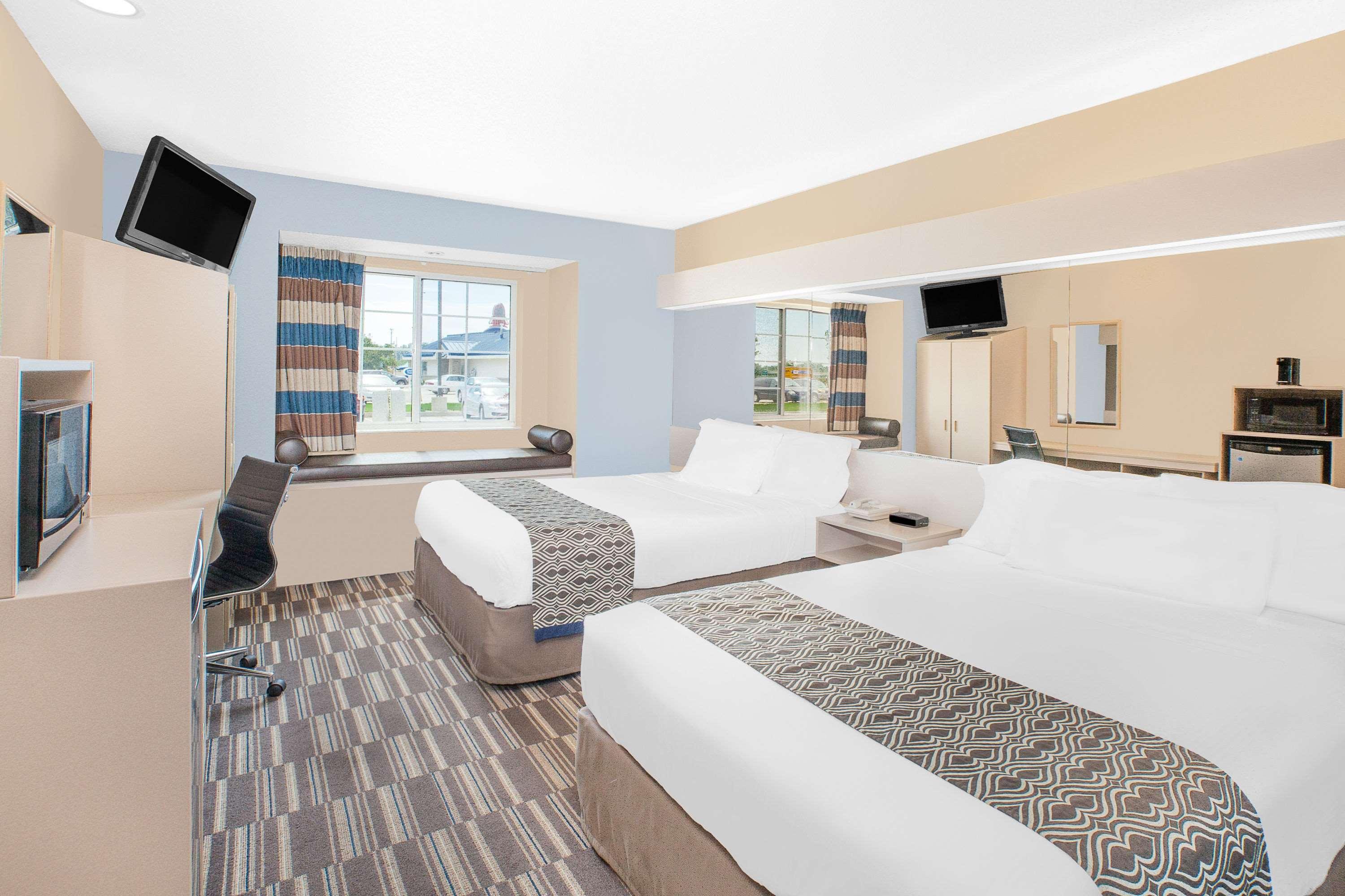 Microtel Inn & Suites By Wyndham Clear Lake 8/25