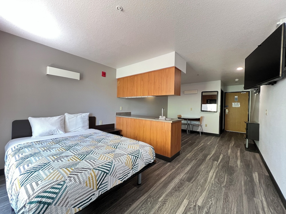 Motel6 Meridian, ID - Boise W 12/30