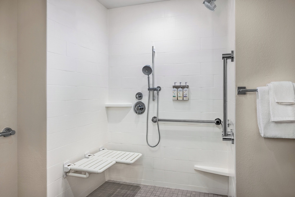 Holiday Inn Express & Suites Hagerstown 67/67