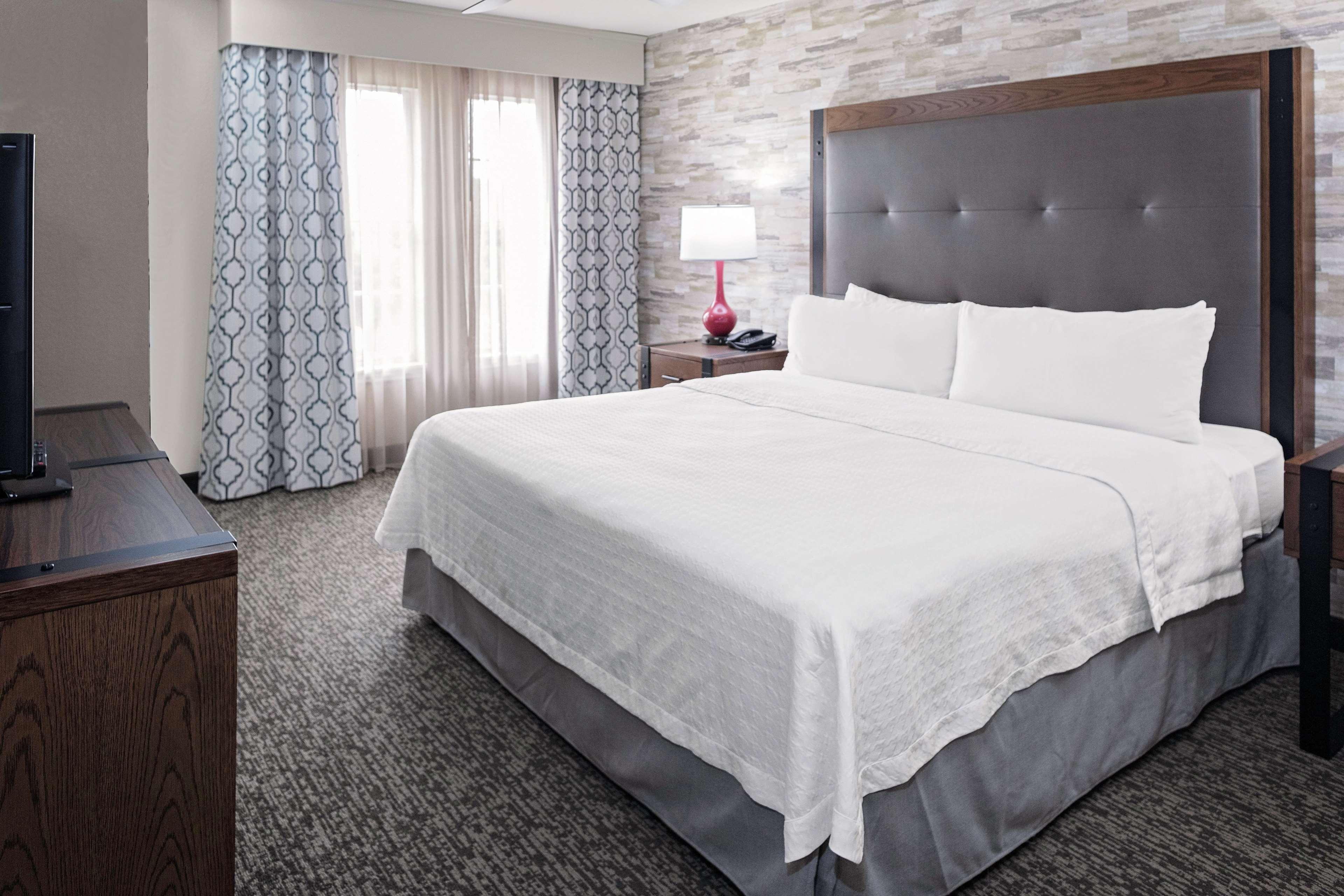 2 Bedrooms, Suite, King Bed, 2 Queen Beds, 2 Bathrooms