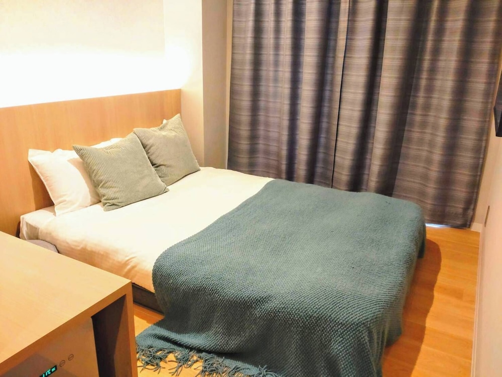 R Hotel Namba 8/17