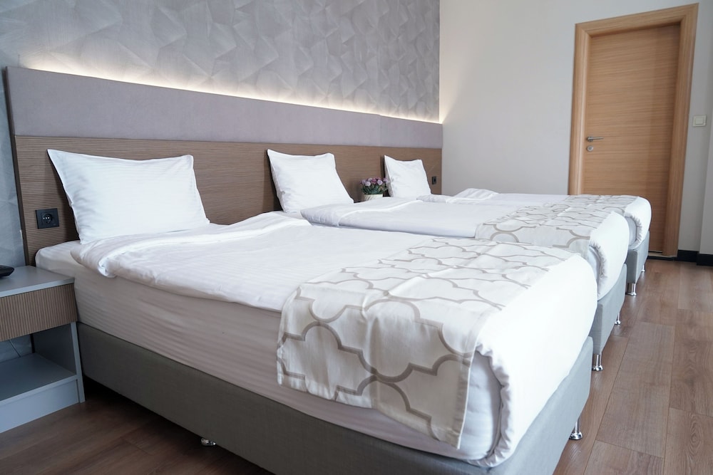 Niconya Port Suite Hotel 24/64