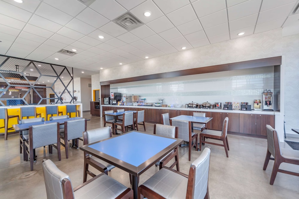 Glo Best Western Dawley Farms In Sioux Falls 35/47
