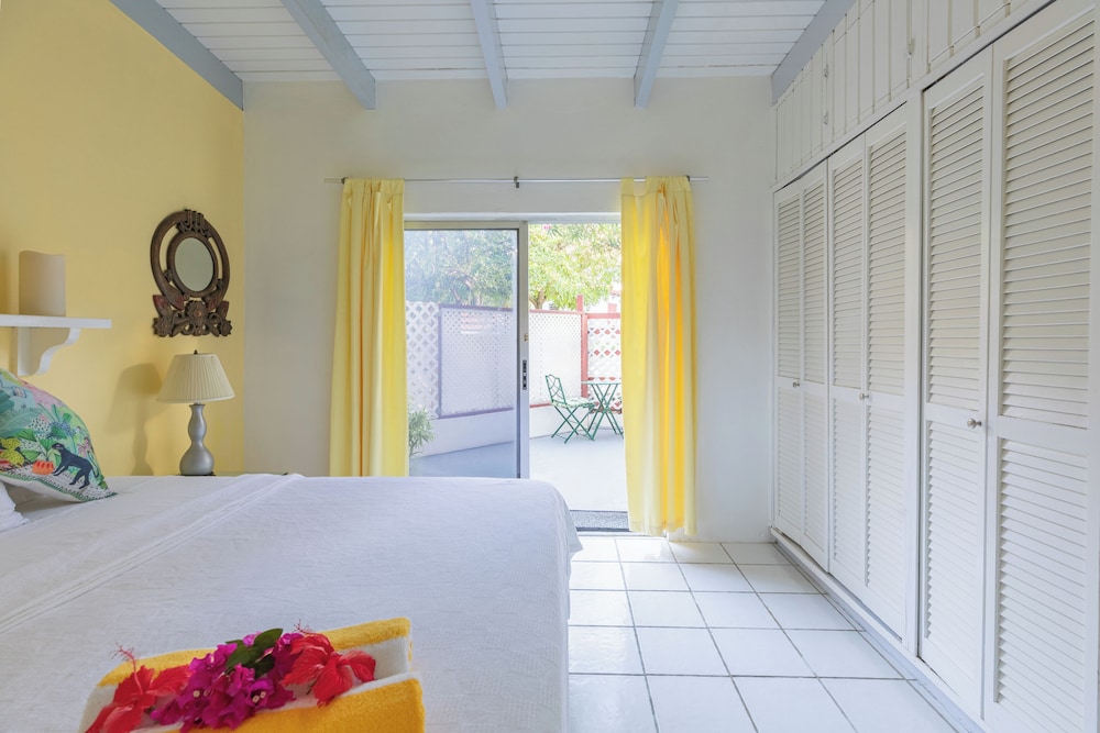 Fort Recovery Beachfront Villa & Suites Hotel 16/49