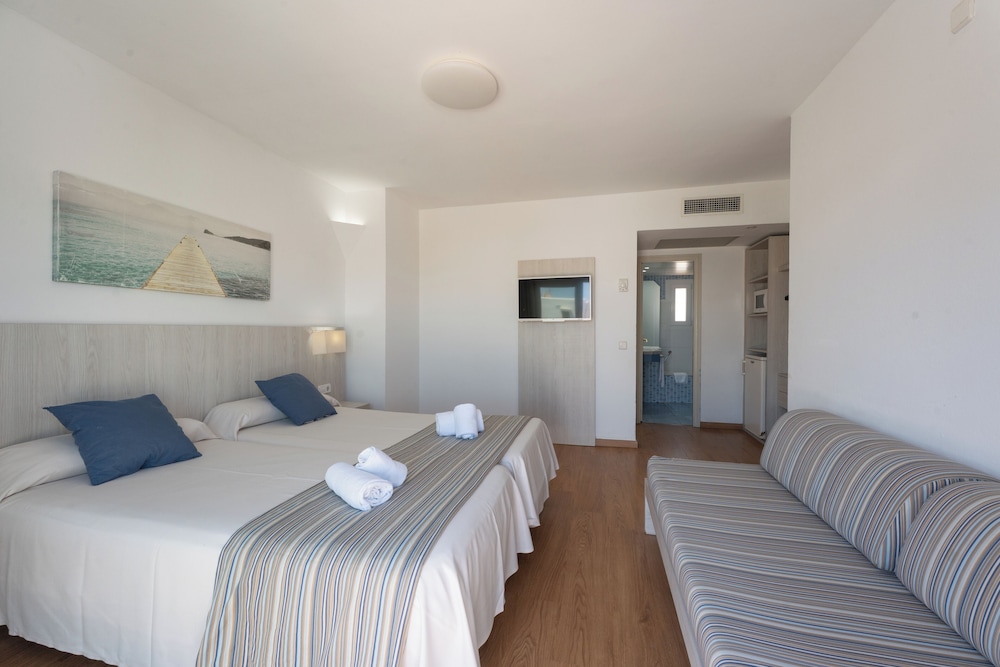 Hotel Club Es Talaial 40/68