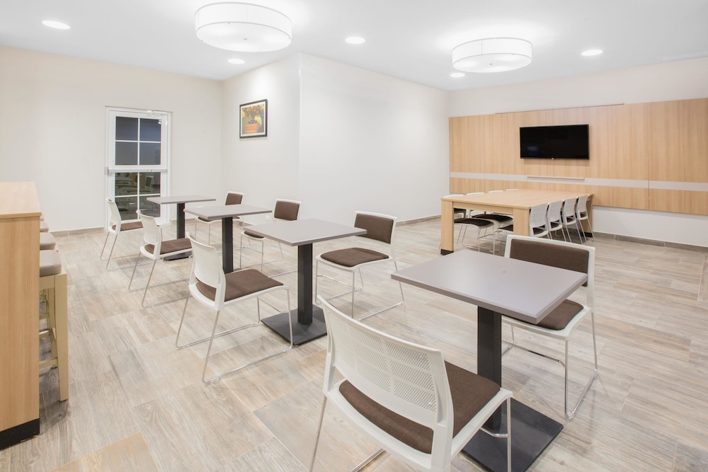Microtel Inn & Suites By Wyndham Cuauhtemoc 27/40
