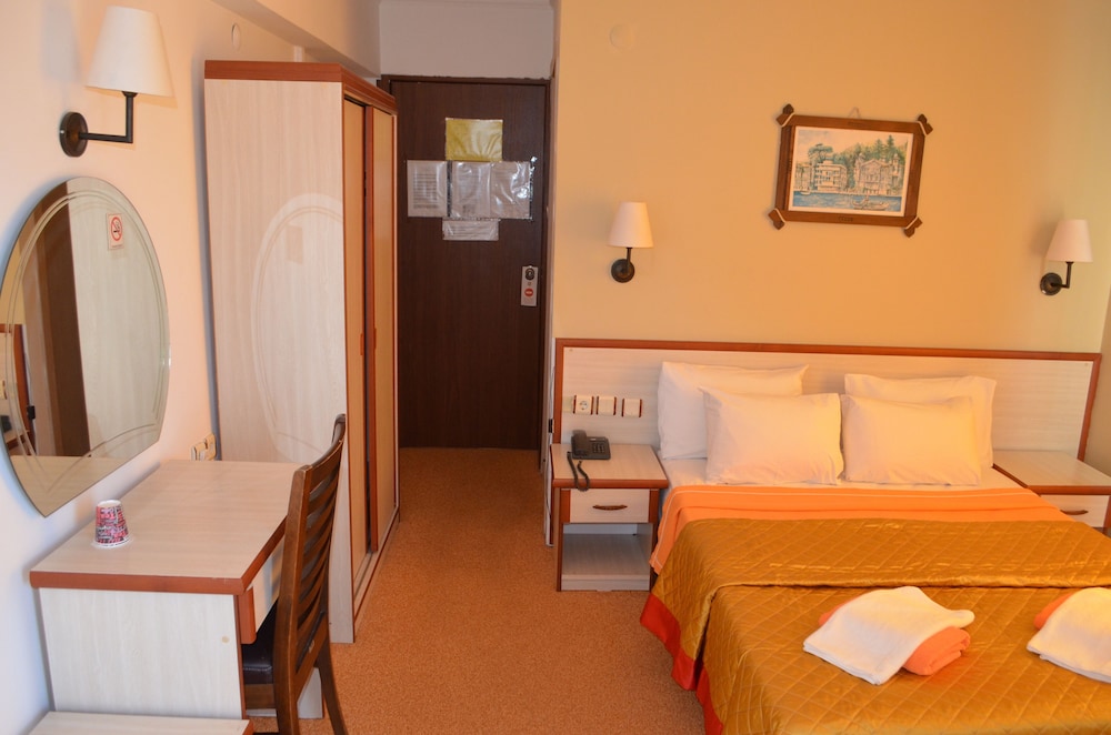 Megas Hotel 34/45