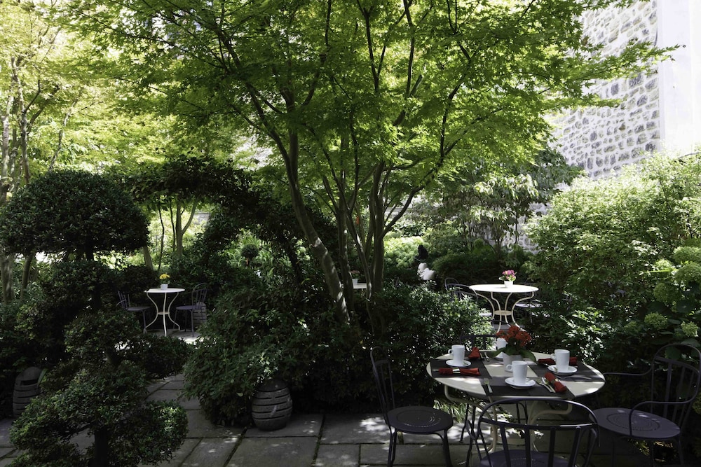 Regents Garden Hotel 41/50