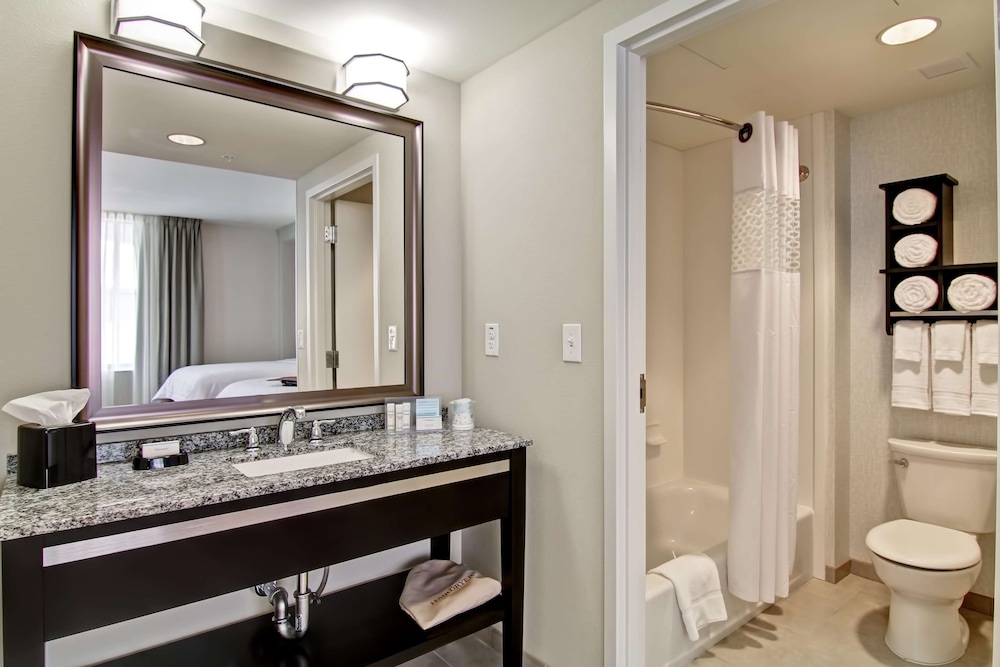 Hampton Inn Suites Cincinnati Downtown 22/72