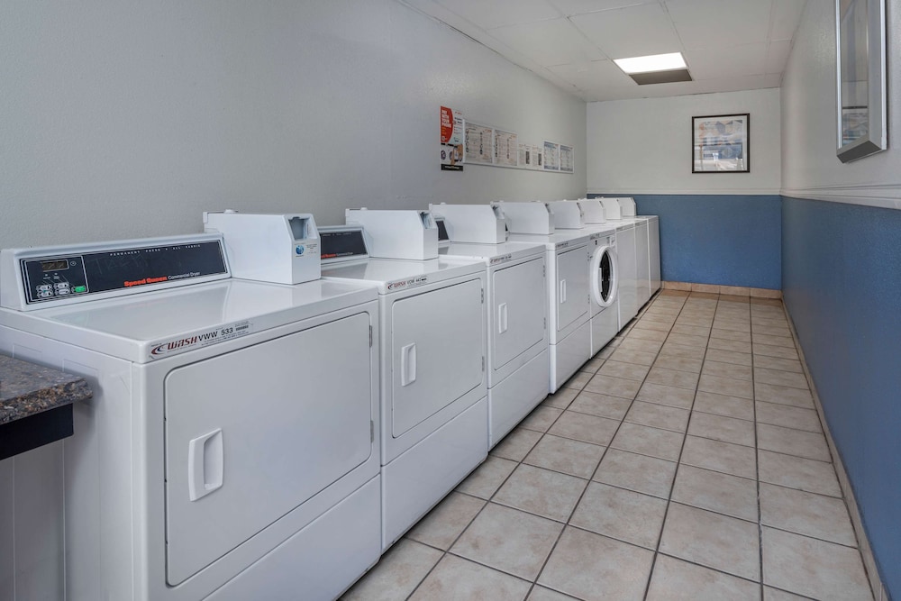 Motel6 Anaheim, CA - Maingate 11/58