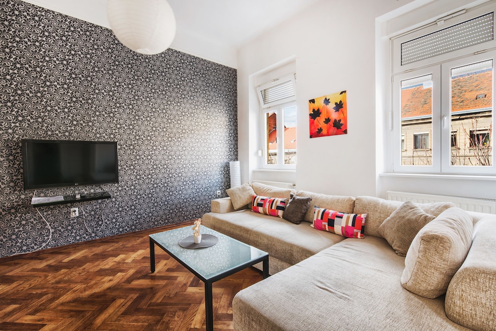 Tia Apartments And Rooms 36/55