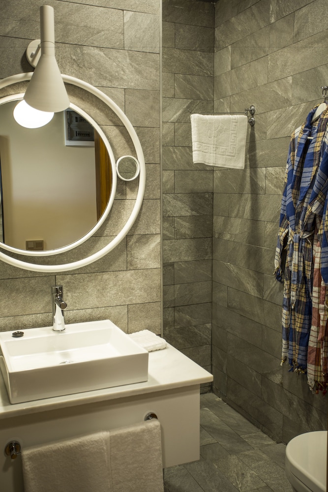 Char Me Boutique Hotel 76/77