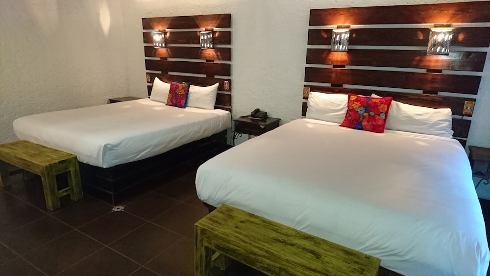 Las Rocas Resort Spa 10/50